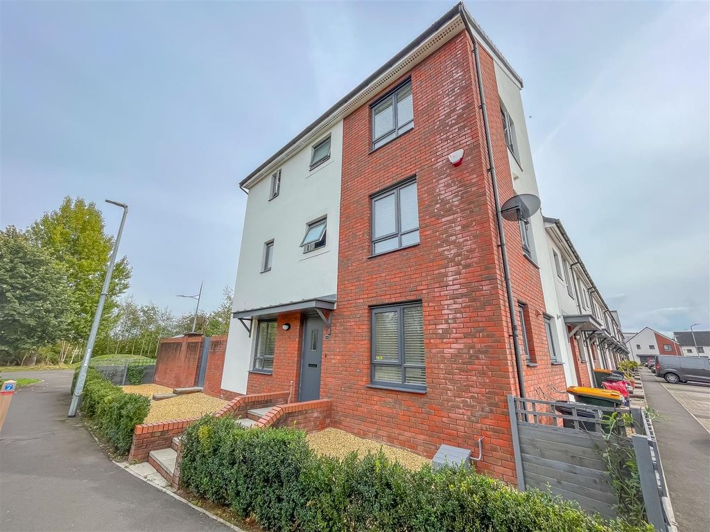 4 bed terraced house for sale in Alicia Crescent, Newport NP20 Zoopla
