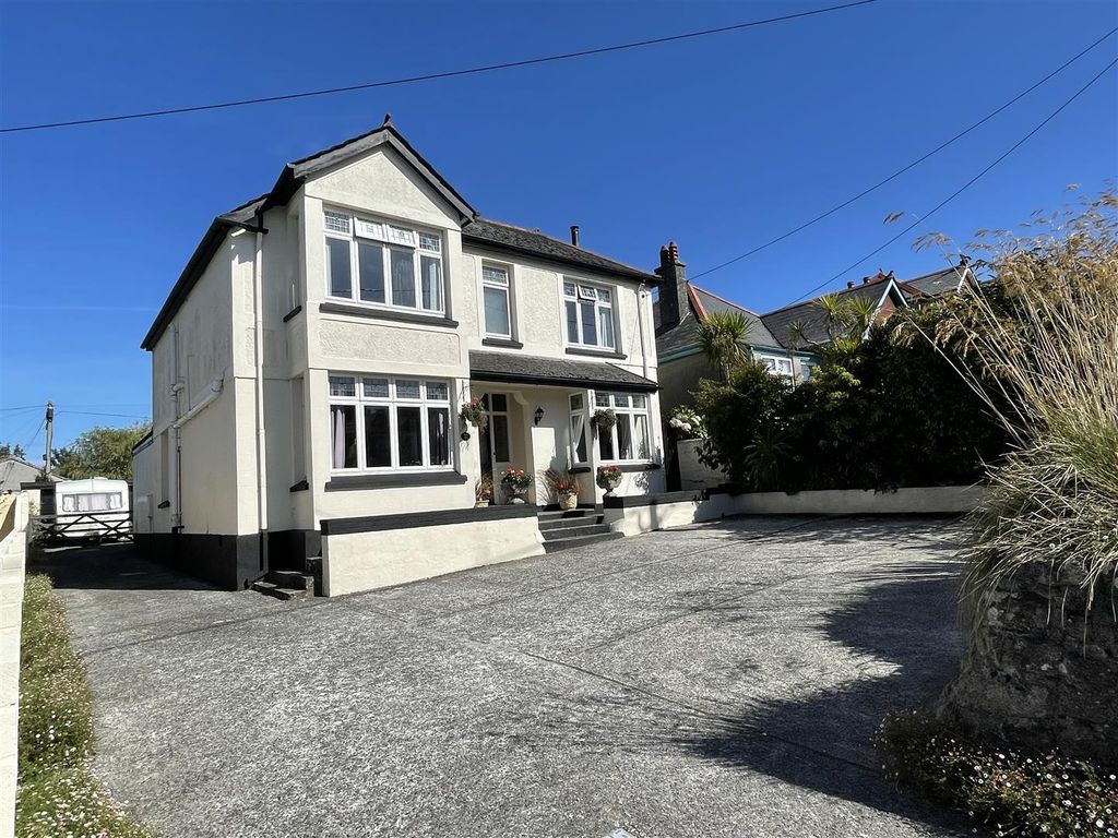 5 bed detached house for sale in Cromwell Road, St. Austell PL25, £