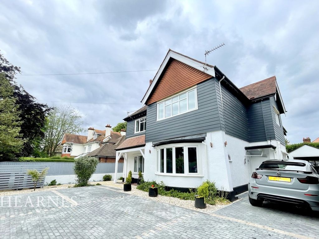 2 bed flat for sale in Richmond Park Avenue, Queens Park, Bournemouth