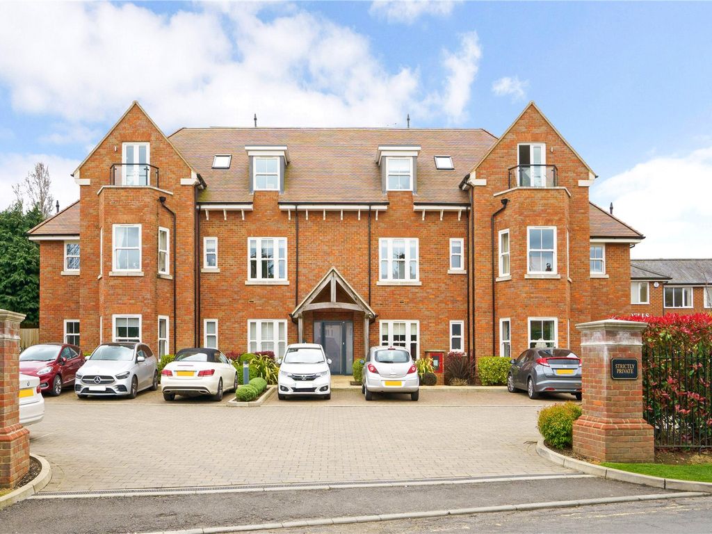 2 bed flat for sale in Mistletoe Lodge, Grimsdells Lane, Amersham