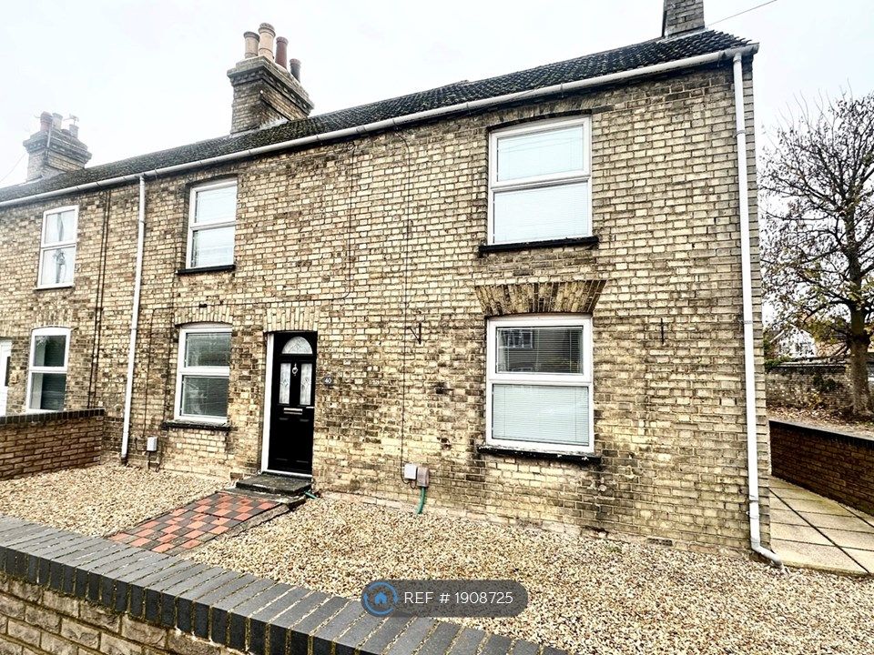 2 bed terraced house to rent in High Street, Arlesey SG15, £1,200 pcm
