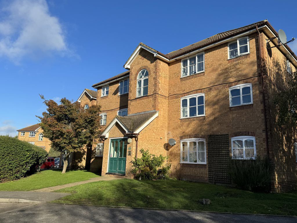 1 bed flat to rent in Worcester Gardens, Slough SL1, £1,000 pcm Zoopla
