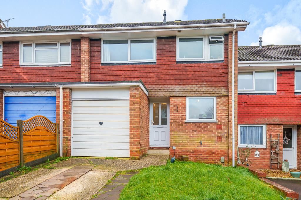 3 bed terraced house for sale in Basingstoke, Hampshire RG22, £340,000