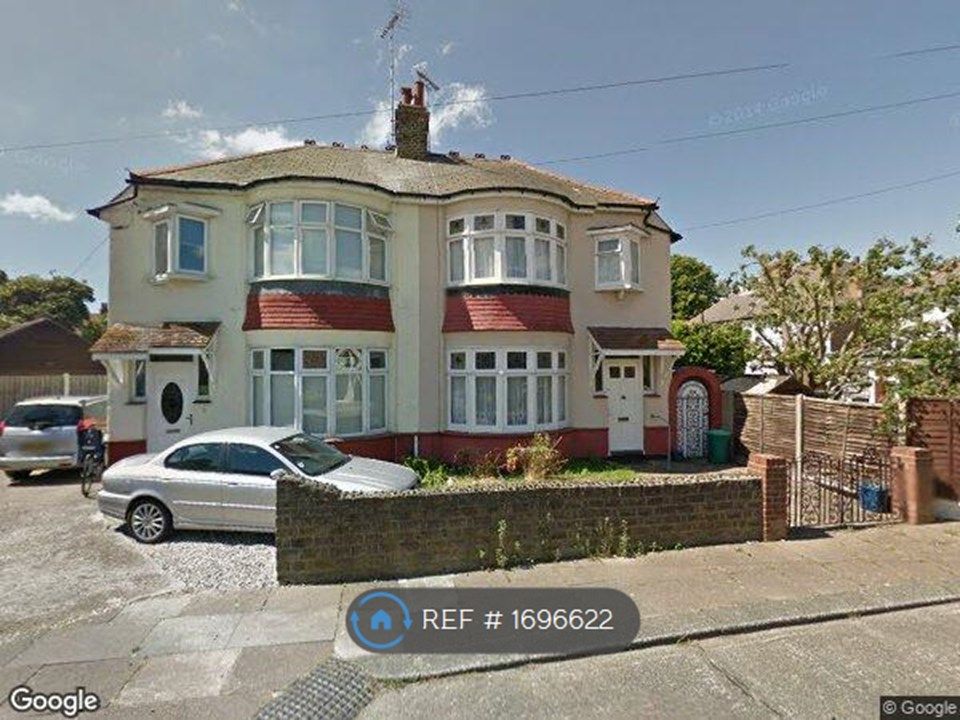 4 bed detached house to rent in Highfield Close, WestcliffOnSea SS0