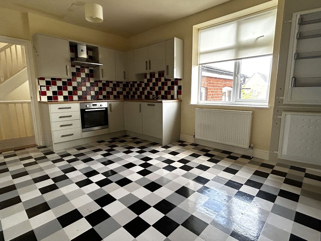 3 bed flat to rent in Hamilton Road, Felixstowe IP11, £1,100 pcm Zoopla
