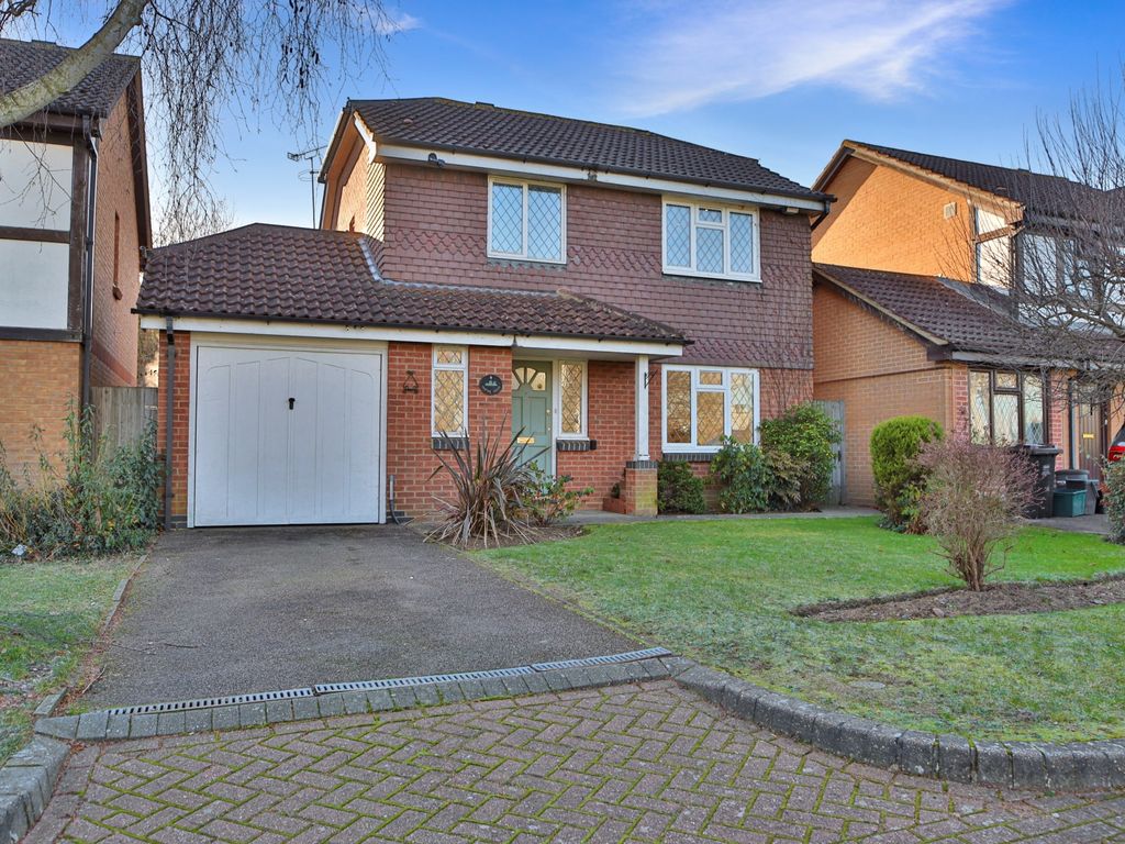 3 bed detached house for sale in Beckford Drive, Orpington, Kent BR5, £