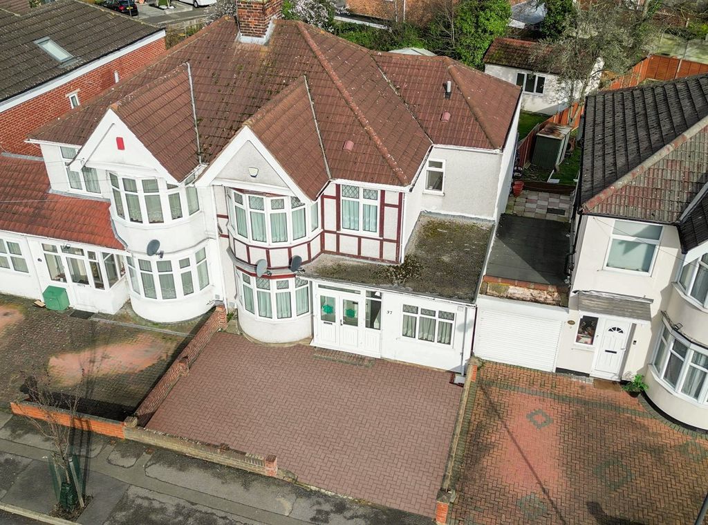 5 bed semidetached house for sale in Kingshill Avenue, Harrow HA3, £