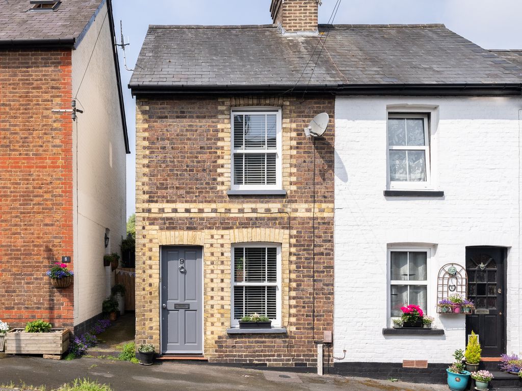2 bed end terrace house for sale in Meadowbrook Road, Dorking RH4 Zoopla