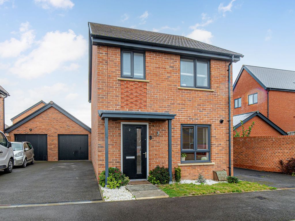 3 bed detached house for sale in Dragoon Place, Folkestone CT20, £