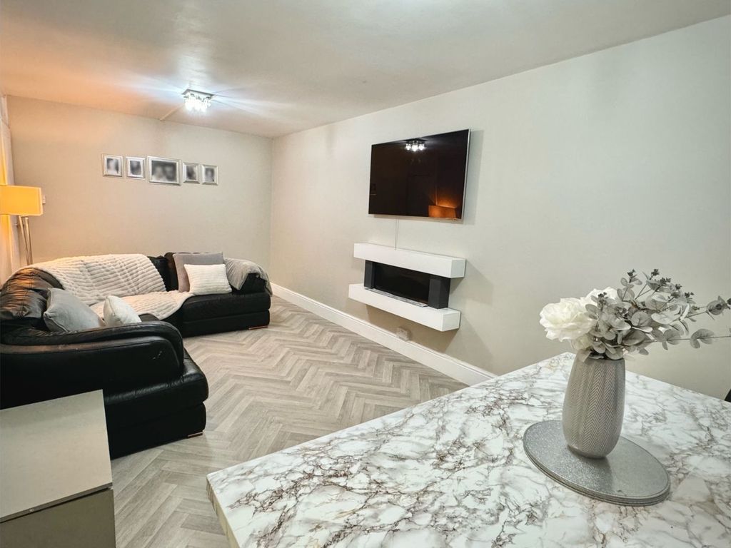 2 bed flat for sale in Whitburn, Skelmersdale WN8, £80,000 Zoopla