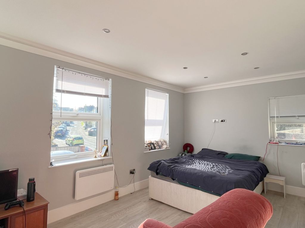 Studio for sale in Leylands Road, Burgess Hill RH15, £200,000 Zoopla