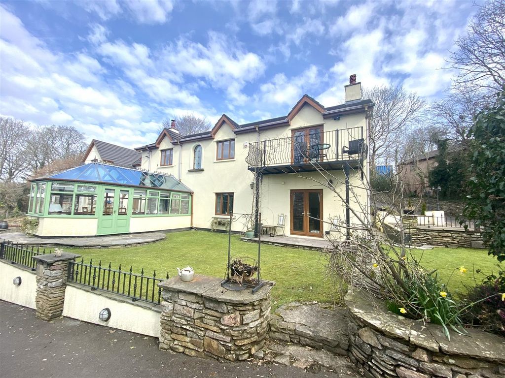 4 bed detached house for sale in Halls Crossing, Woodfieldside