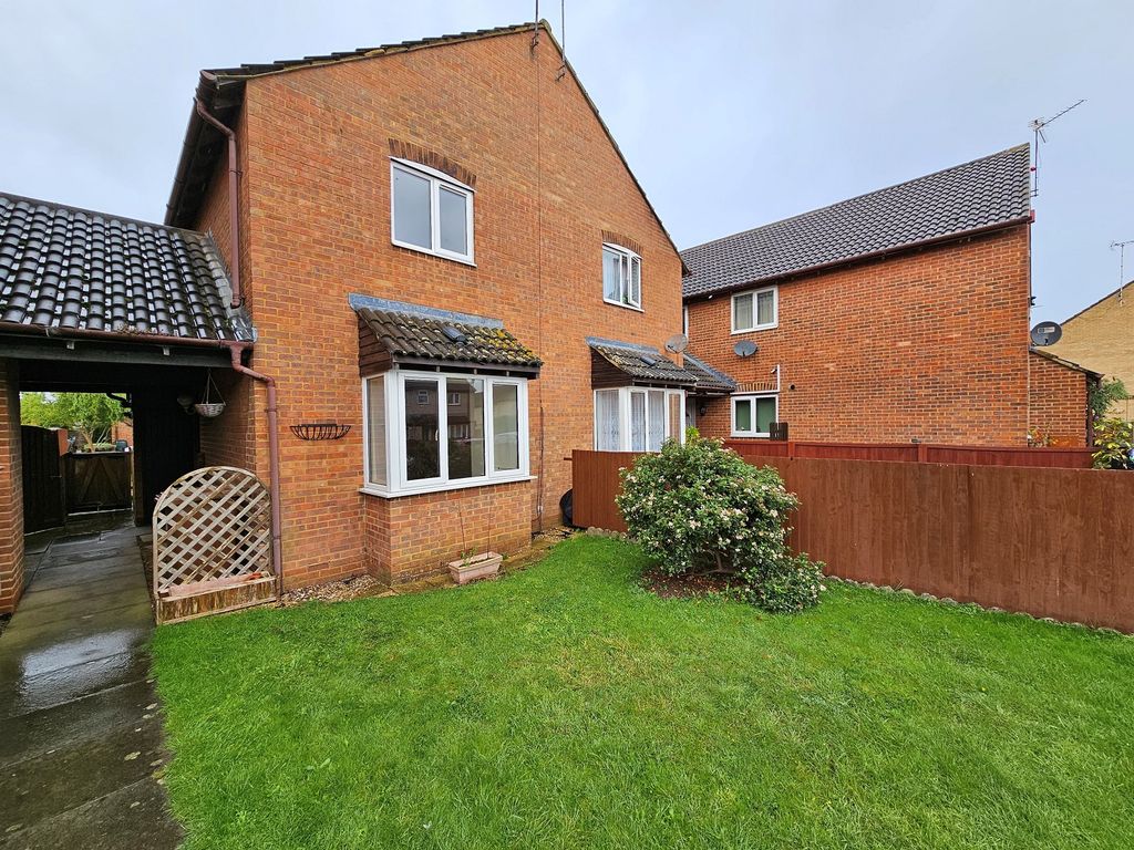 2 bed property to rent in Senwick Drive, Wellingborough