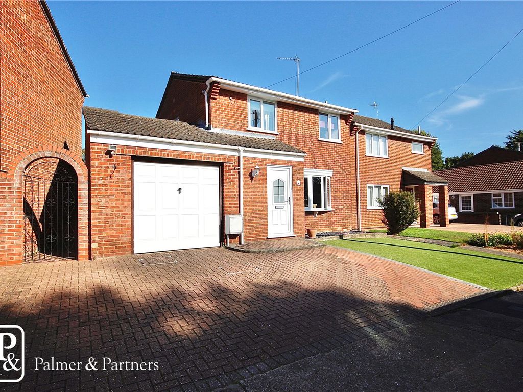 3 bed detached house for sale in Wigmore Close, Ipswich, Suffolk IP2, £