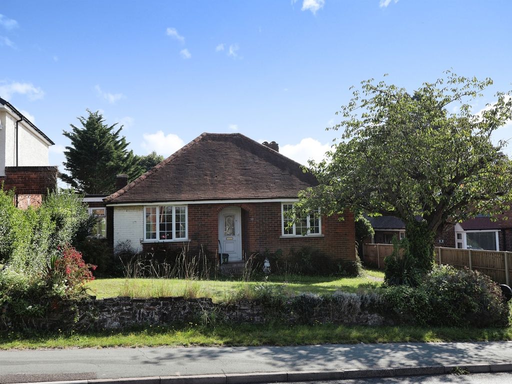 3 bed detached bungalow for sale in Hatters Lane, High HP13, £