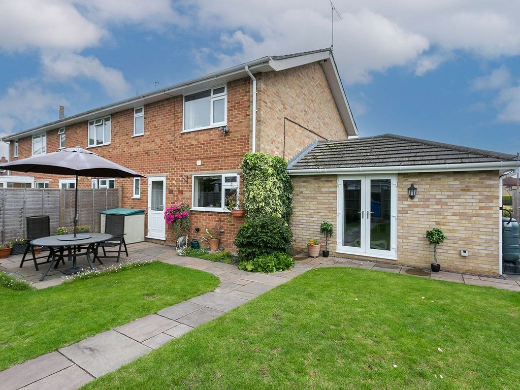 3 bed end terrace house for sale in Lynden Close, Holyport, Maidenhead