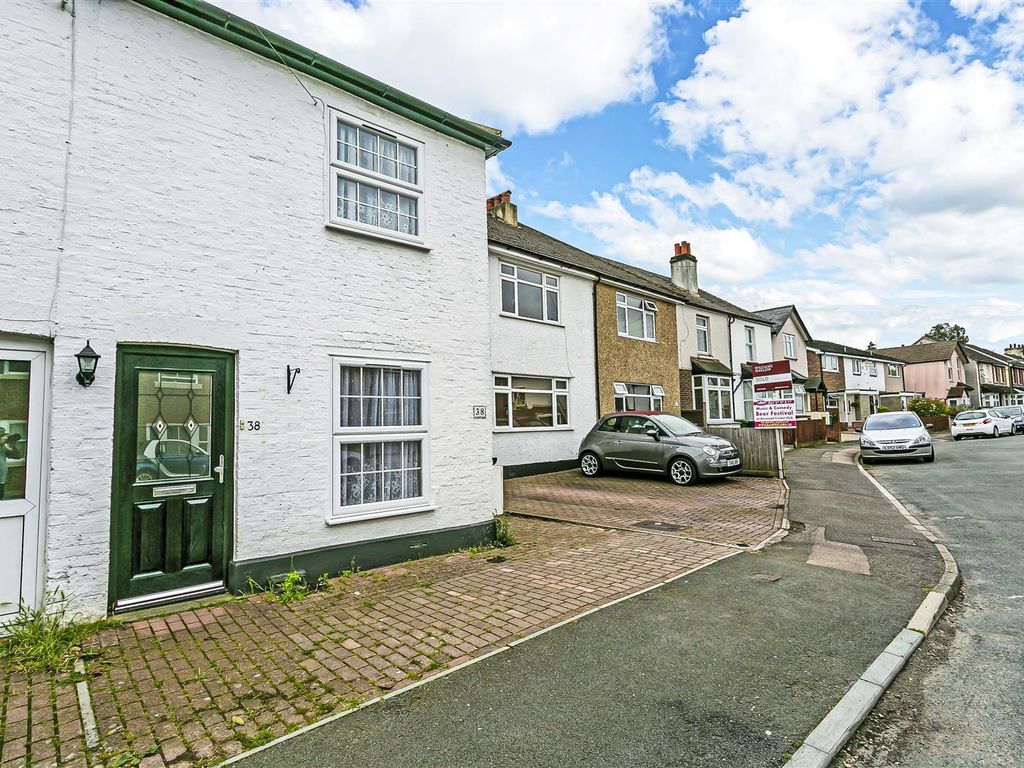 2 bed end terrace house for sale in Diceland Road, Banstead SM7, £