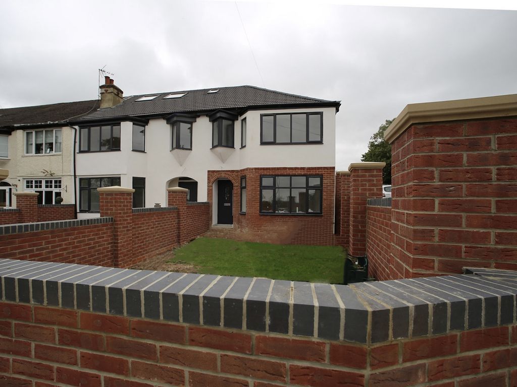 3 bed semidetached house for sale in Road, London EN6, £800,000