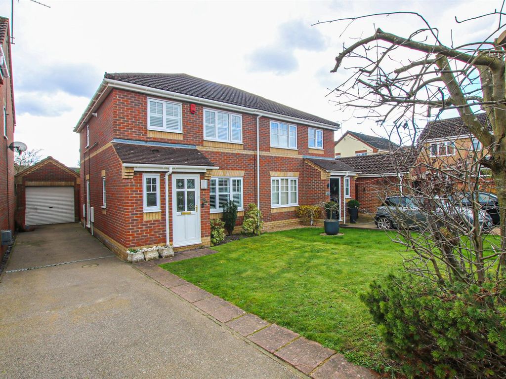 3 bed semidetached house for sale in Fleetwood Drive, Thorpe St