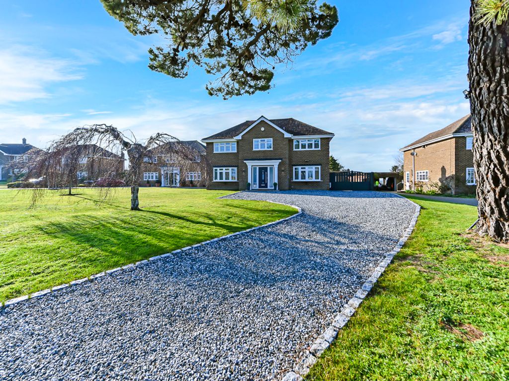 4 bed detached house for sale in Dane Close, Hartlip, Sittingbourne