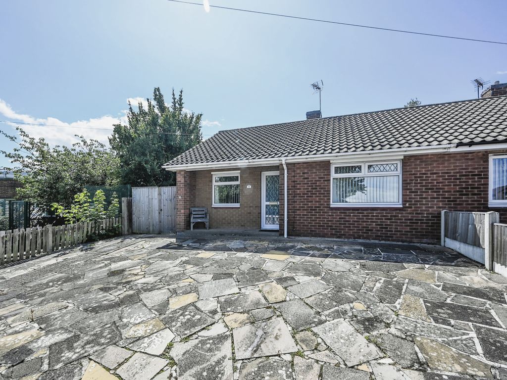 2 bed bungalow for sale in Skeavingtons Lane, Ilkeston, Derbyshire DE7, £160,000 Zoopla