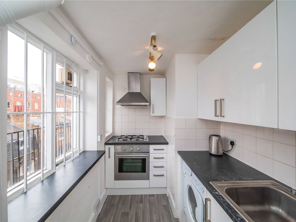 3 bed flat to rent in Rashleigh House, Street WC1H, £3,033 pcm