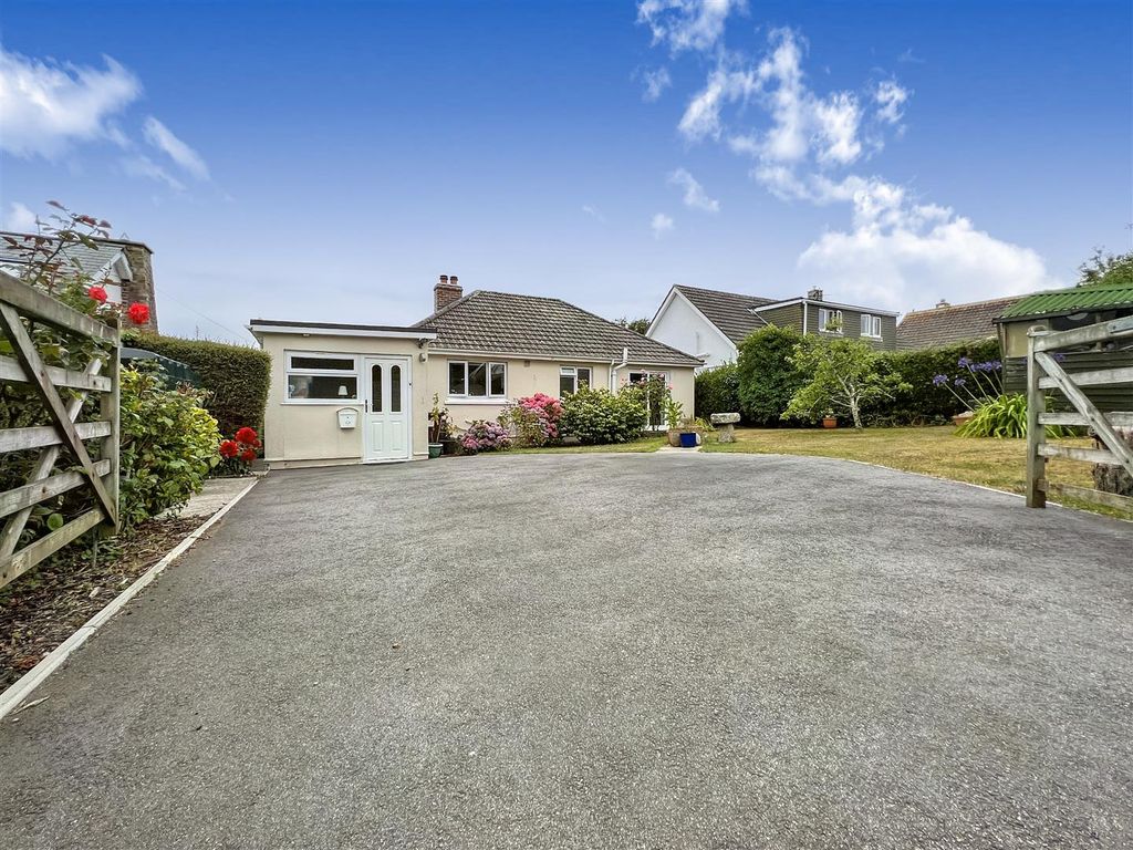 3 bed bungalow for sale in Commons Close, Mullion, Helston TR12 Zoopla