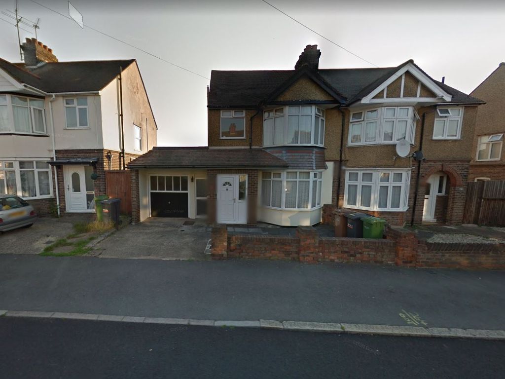 3 bed property to rent in Durham Road, Luton LU2 Zoopla