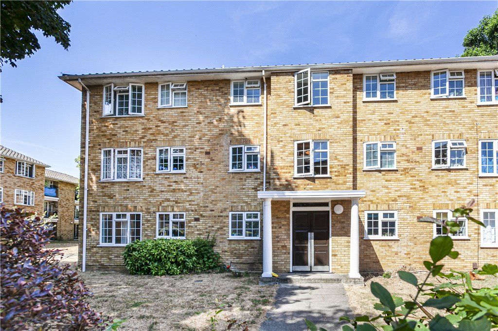 3 bed flat for sale in Lark Avenue, StainesUponThames, Surrey TW18