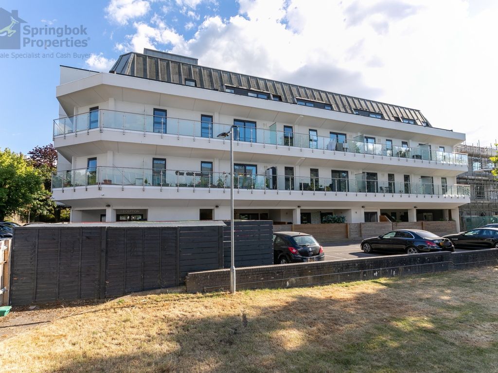 1 bed flat for sale in Octagon House, Russell Way, Crawley, West Sussex