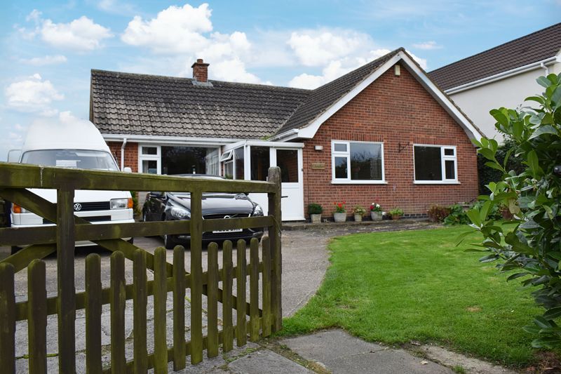 3 bed detached bungalow for sale in Main Street, Dry Doddington, Newark