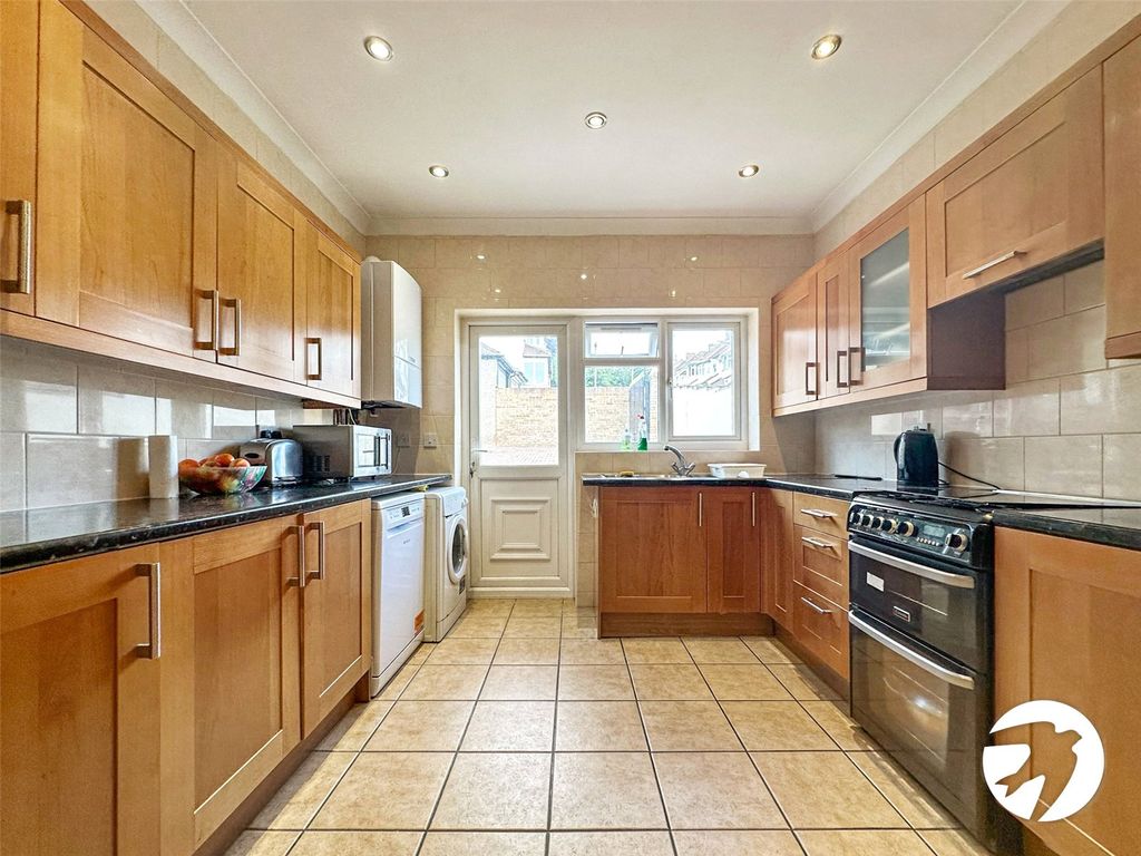 5 bed end terrace house for sale in Boundary Road, Chatham, Kent ME4, £