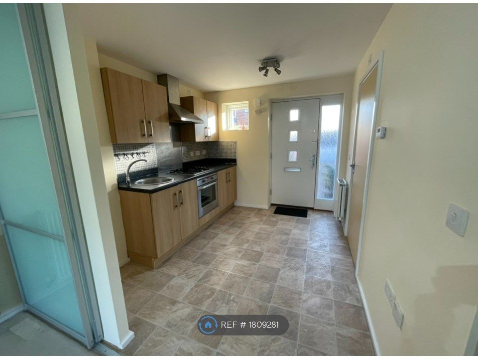 2 bed terraced house to rent in Sandwell Park, Kingswood, Hull HU7, £