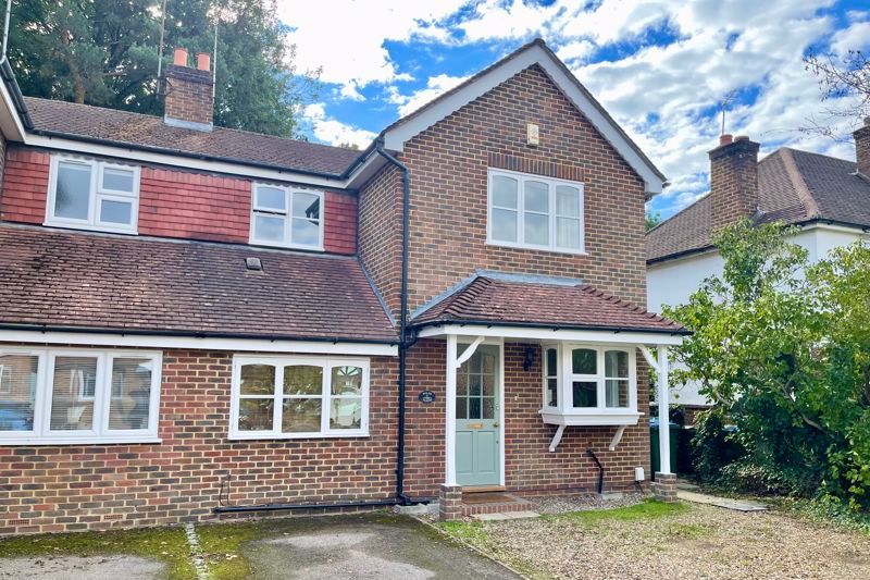 3 bed semidetached house for sale in Common Road, Claygate, Esher KT10