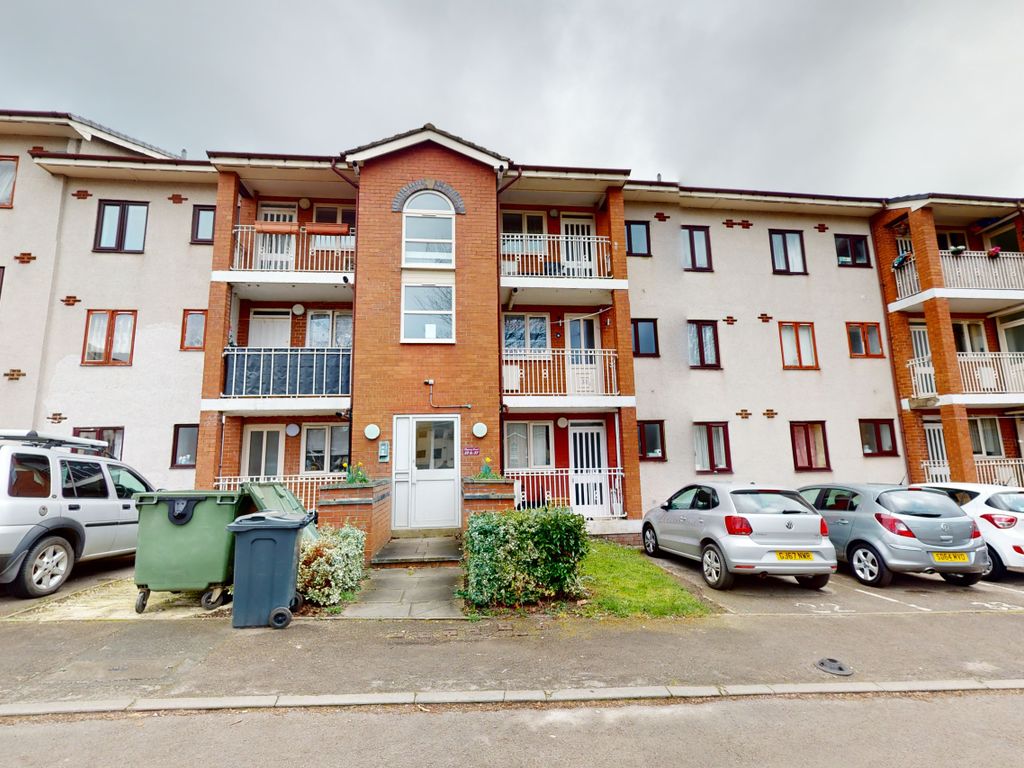 2 bed flat for sale in Regency Court, Whetley Lane, Bradford BD8, £