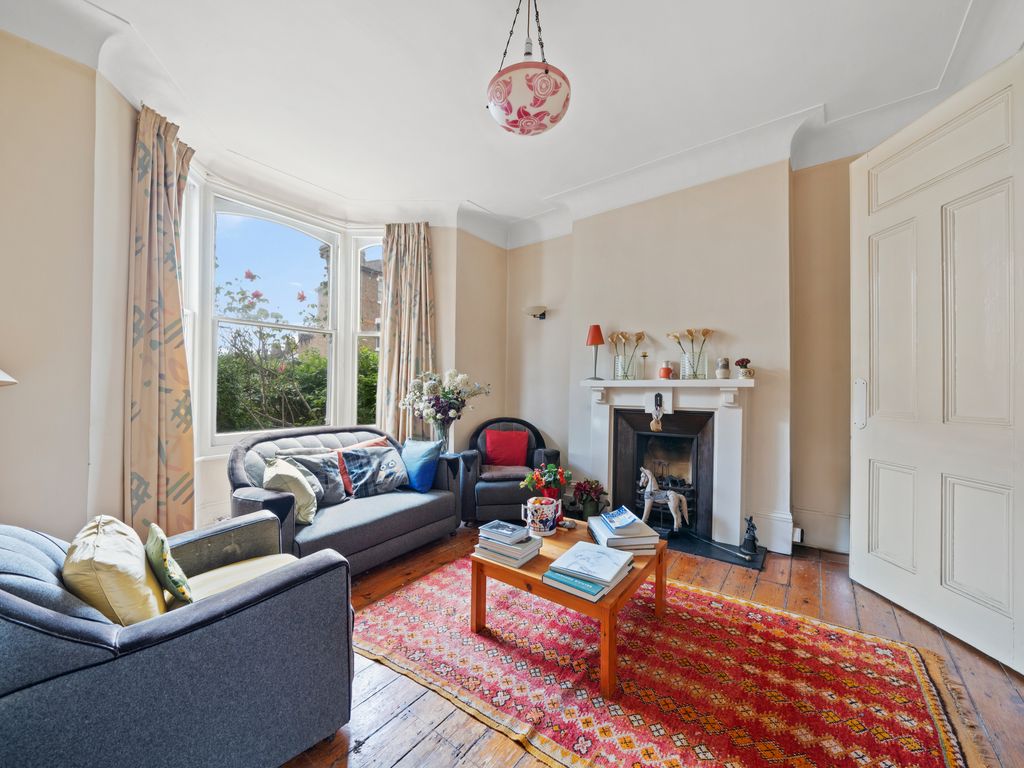 5 bed semidetached house for sale in Shaftesbury Road, London N19, £