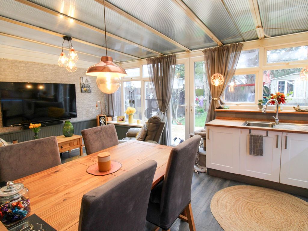 3 bed semidetached house for sale in Audley End, Leicester LE3, £