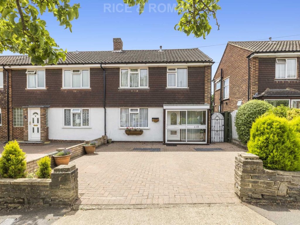 3 bed semidetached house for sale in Chantry Road, Chessington KT9