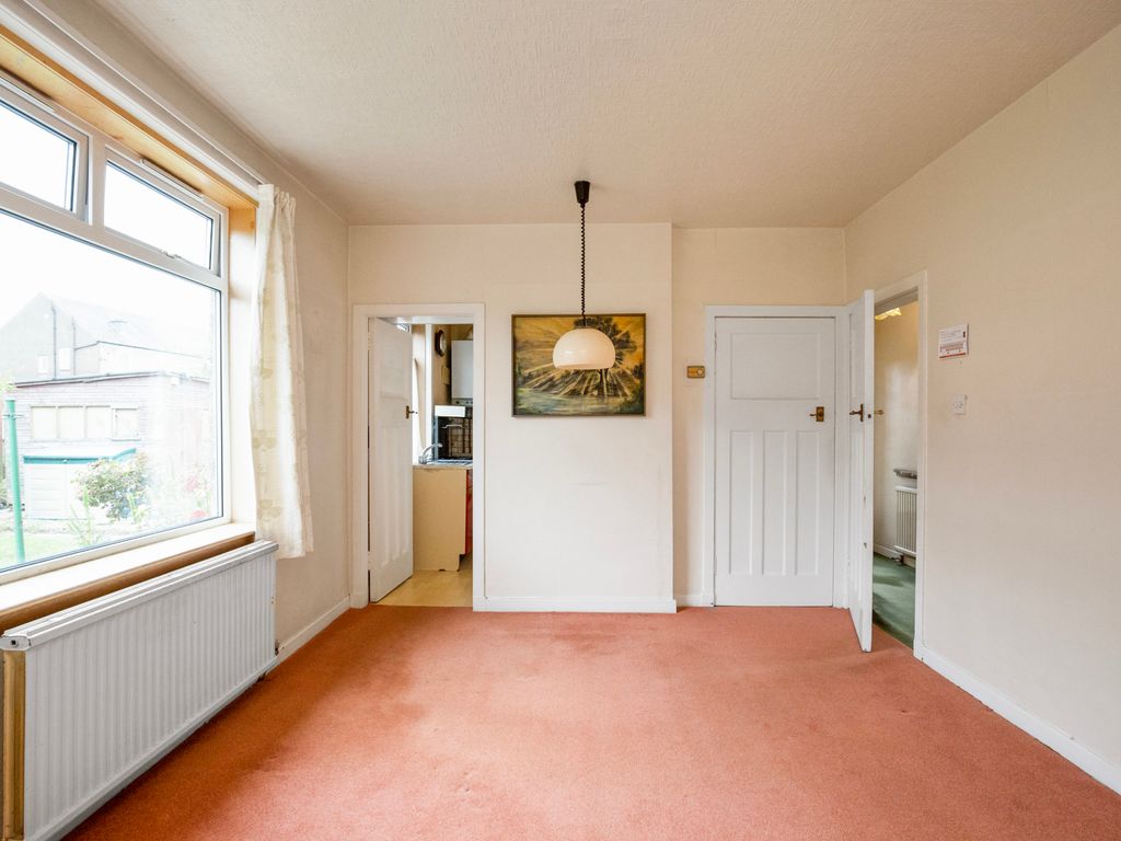 2 bed flat for sale in 18 Crewe Bank, Edinburgh EH5, £140,000 Zoopla