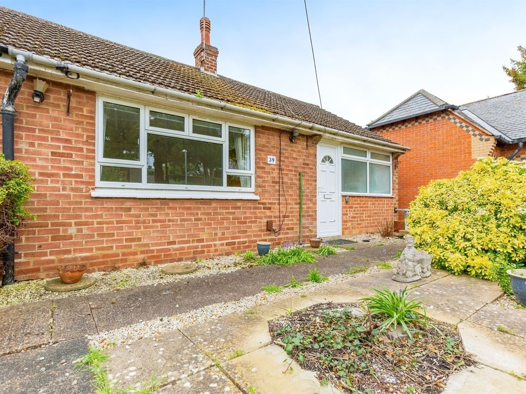 2 bed semidetached bungalow for sale in High Street, Wootton