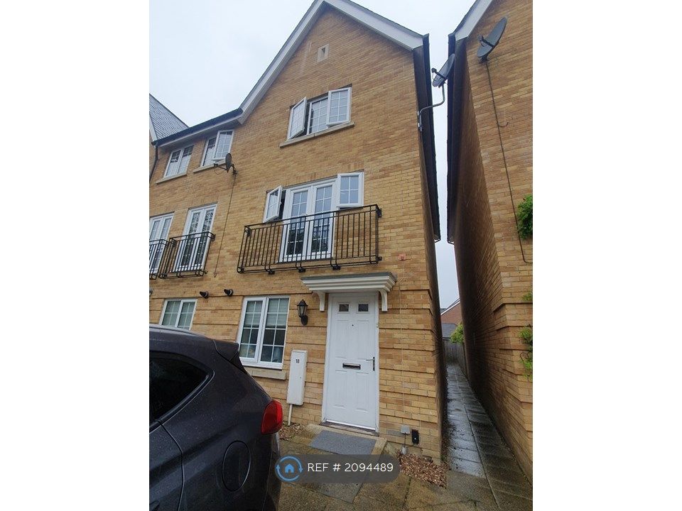 3 bed end terrace house to rent in Forelle Way, Carshalton SM5, £2,400