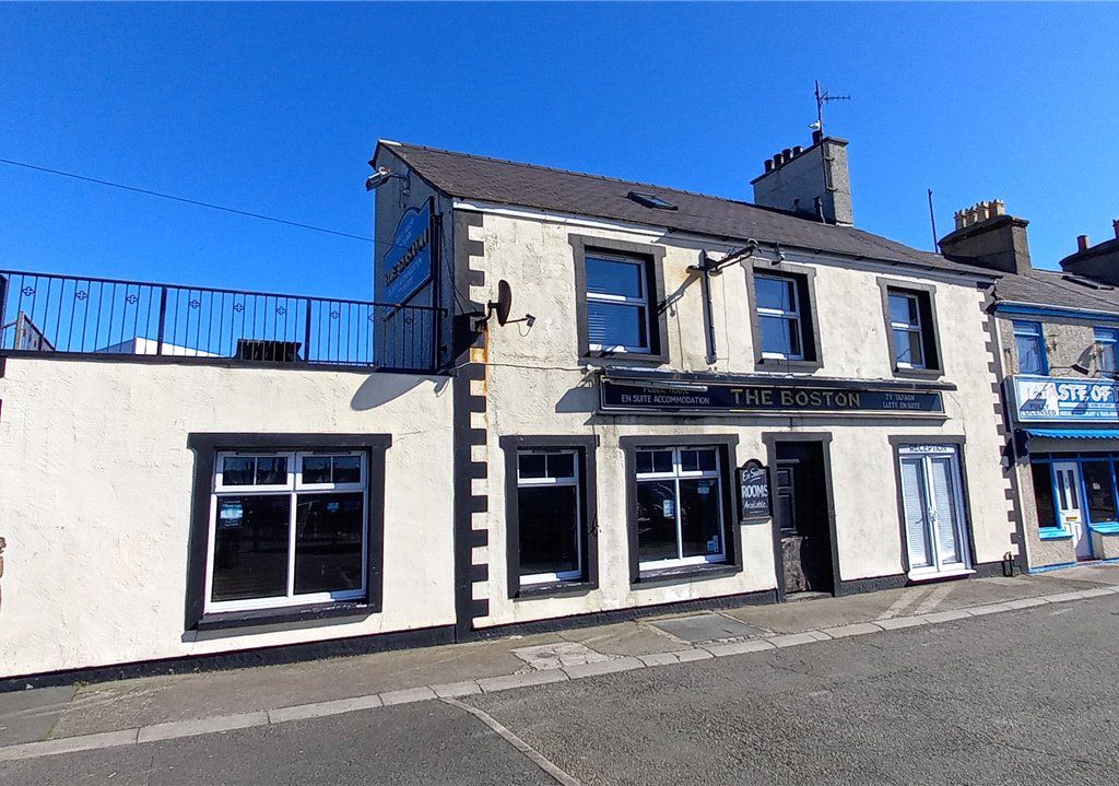 6 bed property for sale in London Road, Holyhead, Sir Ynys Mon LL65