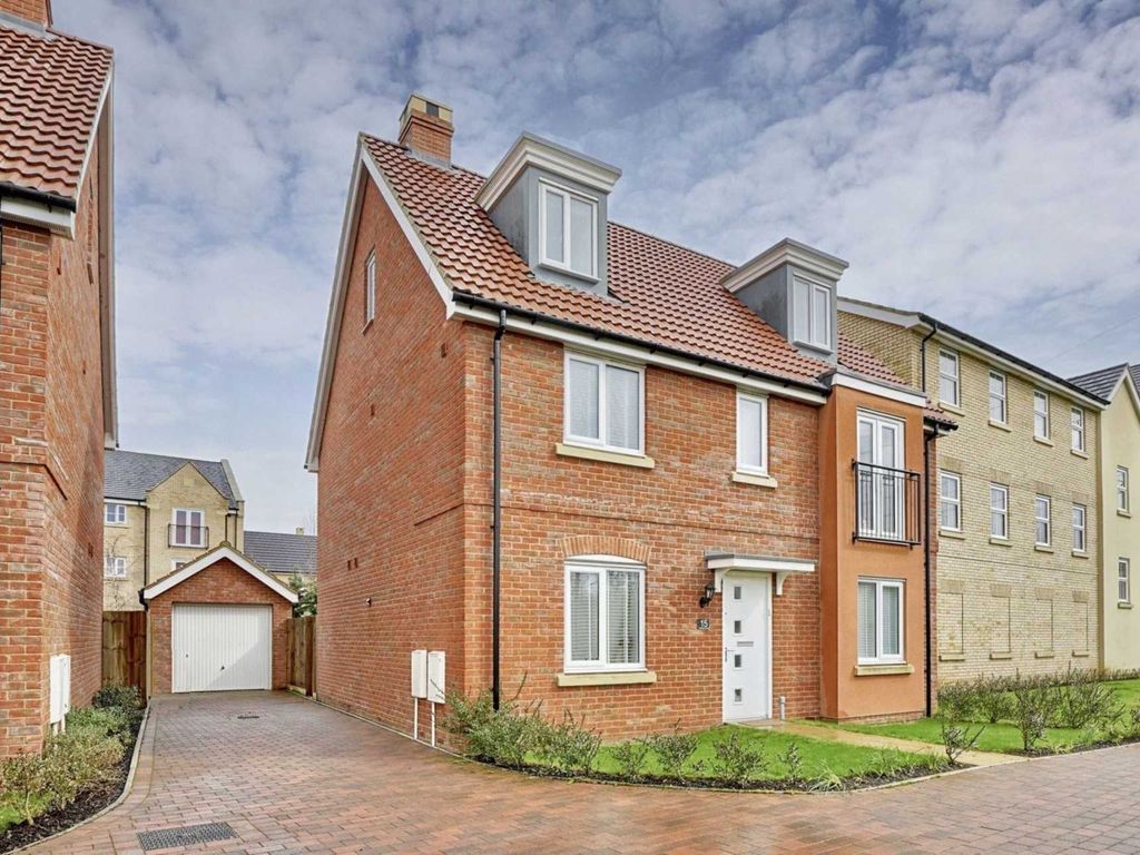 5 bed detached house for sale in Daffodil Close, Eynesbury PE19, £