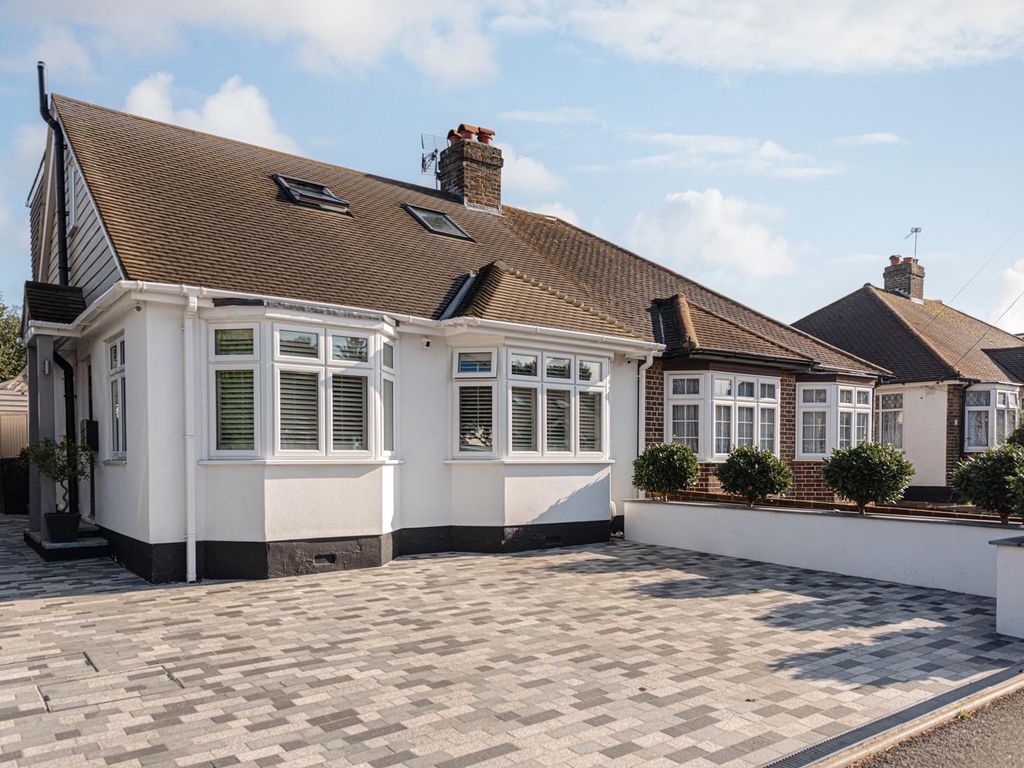 3 bed semidetached bungalow for sale in Lakehurst Road, Ewell, Epsom