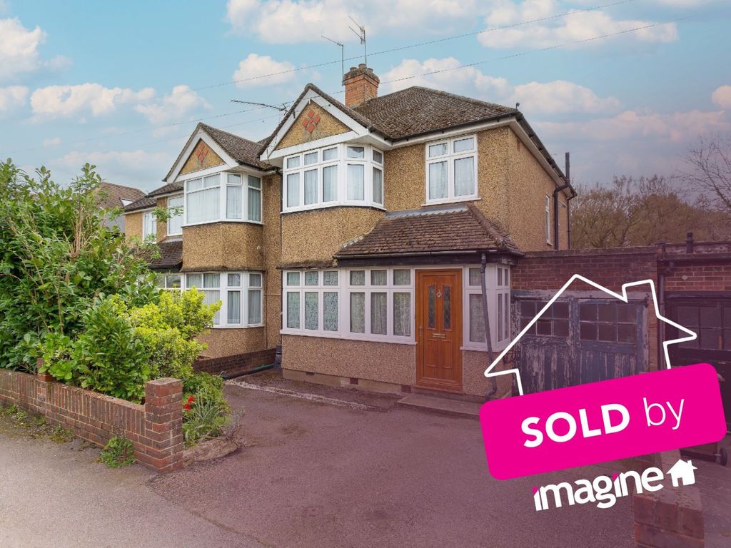 3 bed semidetached house for sale in Park Avenue, Bushey