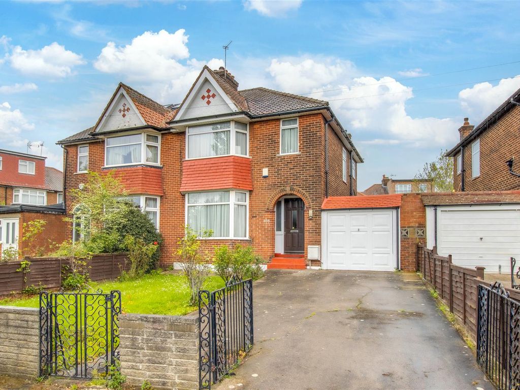 3 bed property for sale in Cheviot Gardens, London NW2 Zoopla