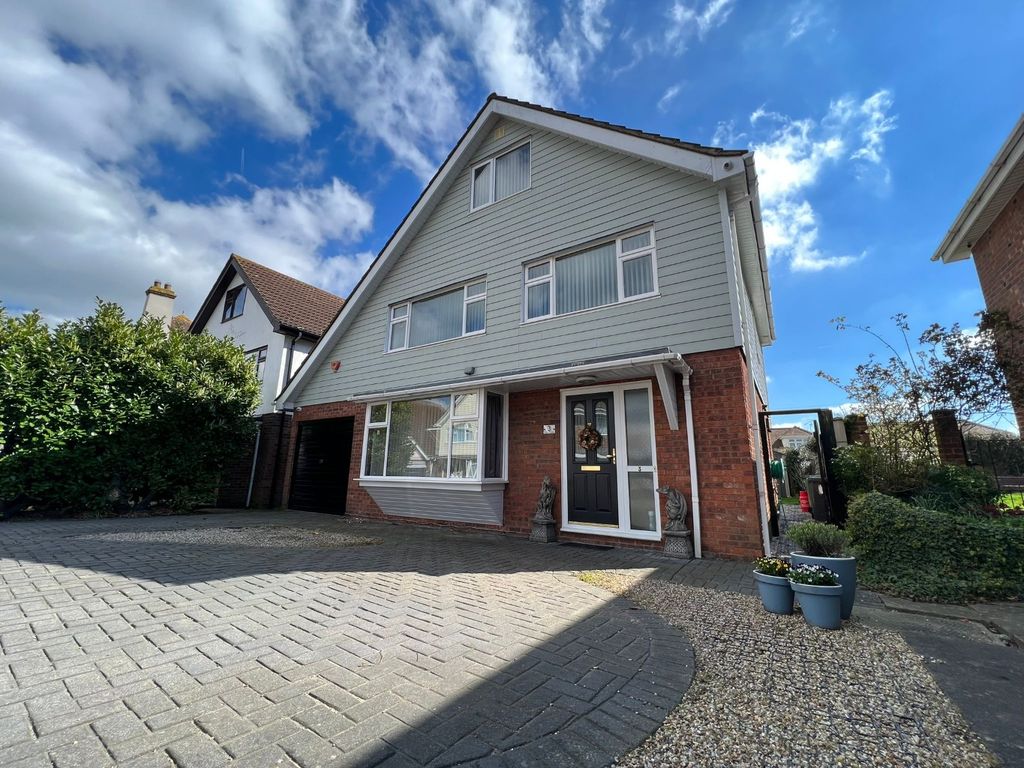 5 bed detached house for sale in Hampstead Gardens, Hockley SS5 Zoopla