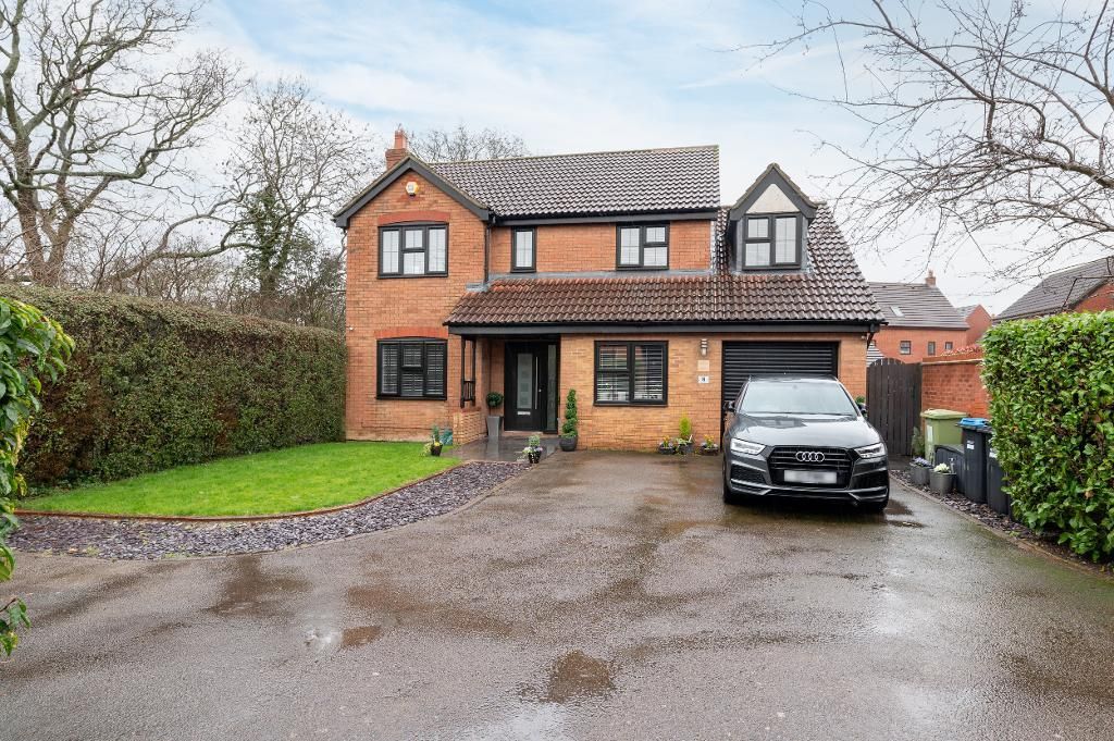 4 bed detached house for sale in Upperwood Close, Shenley Brook End