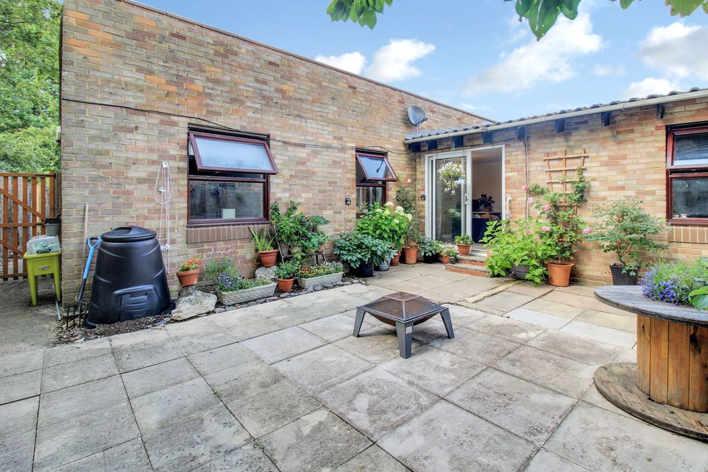 3 bed detached bungalow for sale in Mawbray Close, Lower Earley