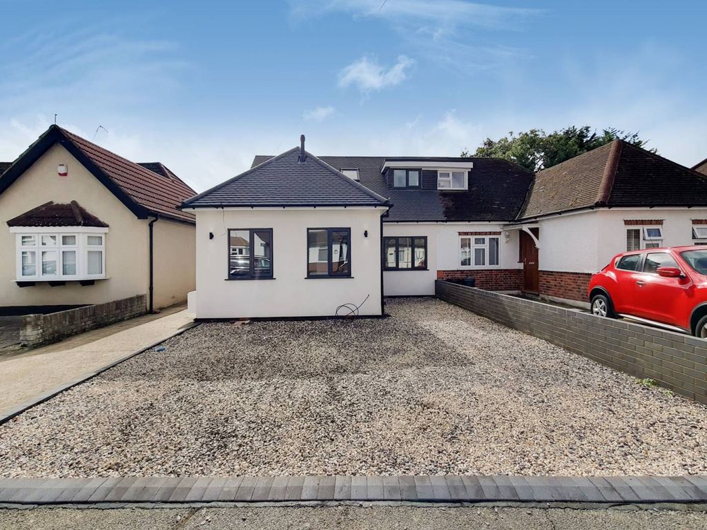 5 bed bungalow for sale in Willow Gardens, Ruislip HA4 Zoopla